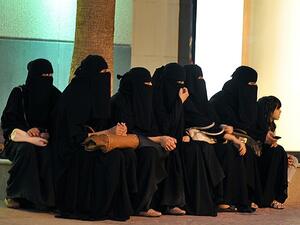 Saudi women waiting for their drivers outside a shopping mall in Riyadh in late September, shortly after King Abdullah granted women the right to vote and run in municipal elections (Photo: AFP / Fayez Nureldine)