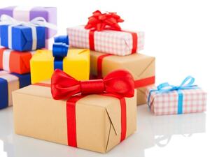 Muslim prisoners in Muslim will be receiving goody bags to mark Eid Al Fitr. (Gift box/Chukcha/Shutterstock)