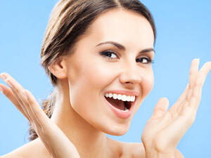 لإضفاء الحيوية والبريق على بشرتك إليكِ 3 خطوات