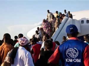 سودانيون جنوبيون يصلون إلى مطار جوبا
