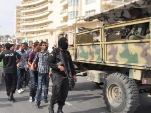 قوات الامن التونسية تتفقد موقع احباط محاولة اعتداء في سوسة