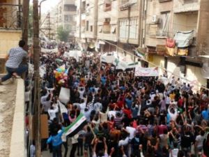 تظاهرات مناهضة للنظام في سوريا تطالب بالعدالة الدولية 