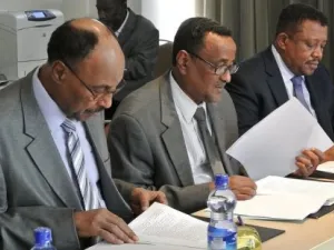 وزيرا دفاع السودان وجنوب السودان يبحثان امن الحدود‏ 