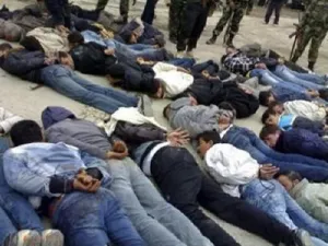 صورة من هاتف نقال تظهر اعتقال قوات الامن السورية لعدد من الاشخاص في مدينة البيضا
