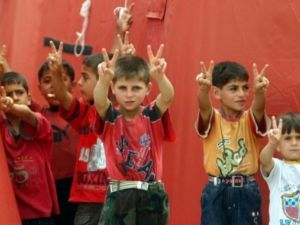 اطفال سوريون في مخيم للاجئين في تركيا 