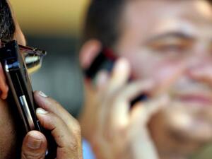 Some peddlers even seek to make a living here, selling anything from coffee to Syrian mobile phone prepaid cards. (Photo: Haitham Moussawi)
