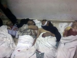 صورة التقطت عبر هاتف نقال لجثث قتلى سقطوا خلال تظاهرات في منطقة دوما بدمشق
