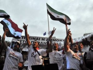 سوريون يتظاهرون ضد نظام الرئيس بشار الاسد في اثينا
