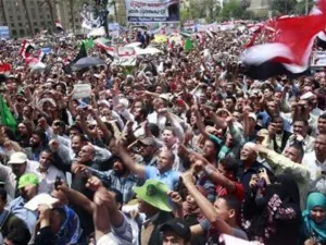 متظاهرون في ميدان التحرير