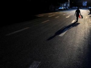 متظاهر مصري في ميدان التحرير في القاهرة حيث يتواصل الاعتصام منذ 8 تموز/يوليو 
