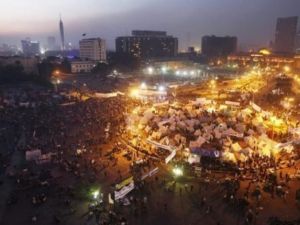 متظاهرون في ميدان التحرير