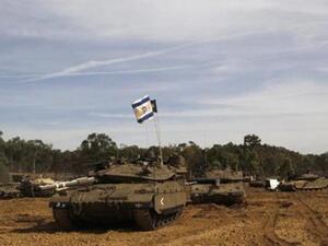 دبابات اسرائيلية قرب الحدود مع غزة