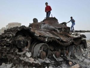 دبابة للجيش السوري تم اعطابها من قبل الجيش الحر