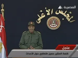رئيس المجلس الاعلى للقوات المسلحة المشير حسين طنطاوي في لقطة عن التلفزيون