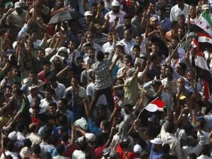 متظاهرون في ميدان التحرير