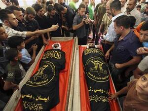 فلسطينيون يشيعيون جنازتي عضوين من حركة الجهاد 