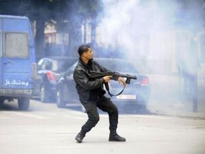 اشتباكات عنيفة بين قوات الامن ومتظاهرين في تونس 