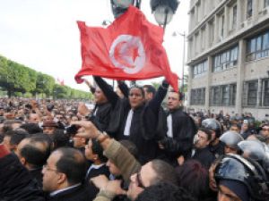 Protestors in Tunis called on the ruling Islamist Ennahda party to immediately resign Wednesday (Courtesy of AIM)