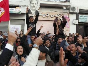 الدعوات الى الاضراب العام تتكثف في تونس 