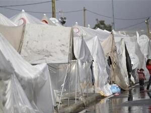 مخيم للاجئين سوريين على الحدود السورية التركية
