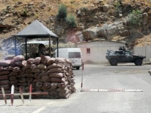 حاجز للجيش التركي في منطقة هاكاراي في الاناضول
