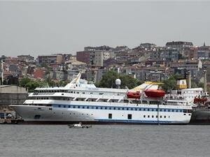 سفينة المساعدات التركية مافي مرمرة أثناء صيانتها في اسطنبول
