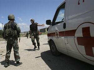 سيارة إسعاف تابعة للصليب الاحمر بوادي خالد في شمال لبنان قرب الحدود مع سوريا 