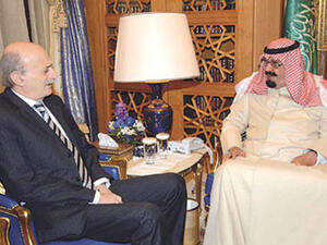 Lebanon's Walid Jumblatt's with Saudi friend King Abdullah