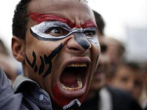 متظاهر مناهض للرئيس اليمني في صنعاء
