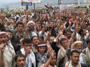 متظاهرون في اليمن