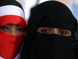 يمنيات يتظاهرن في صنعاء