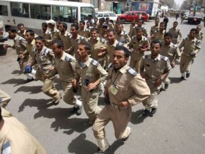 افراد من الجيش اليمني