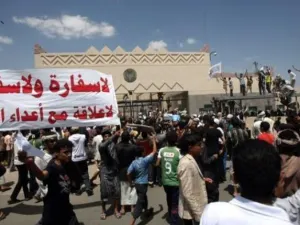 متظاهرون في اليمن