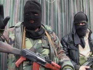 مقاتلان من الجيش السوري الحر في بلدة الزبداني
