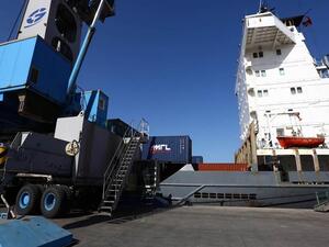 انفجار سفينتين محملتين بأسلحة ومتفجرات في ميناء مصراتة