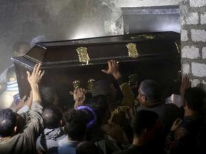 جنازة أحد ضحايا الهجوم على حافلة الأقباط في مصر