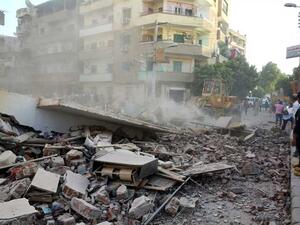 تشهد مصر انهيارات متكررة لعقارات نتيجة البناء العشوائي وعدم الالتزام بقوانين البناء أو لتصدعها 
