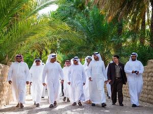 تنظيم هذه المسيرة حباً ووفاء وعرفاناً من أبناء وبنات دولة الإمارات العربية المتحدة لرد الجميل للوالد المؤسس والتعبير عما يكنه الجميع من حب وإخلاص لباني حضارة واتحاد دولة الإمارات.