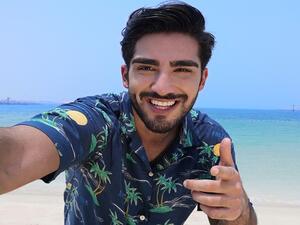 يكمن الجواب في البحث عن هاتف مزود بكاميرا تتمتع بالذكاء الكافي لاستلام زمام الأمور. بمعنى آخر، كاميرا قادرة على التعرف على الخلفيات والتكيف تلقائياً معها لتلقط الحيوية في السماء الزرقاء الصافية أو المناظر الطبيعية الخضراء.