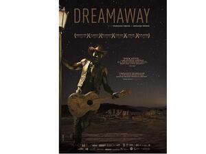 أحداث فيلم الحلم البعيد تدور في مدينة شرم الشيخ رمز الحرية والكسب السريع التي يحلم بها الشباب المصري.