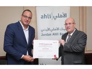 استلم نائب الرئيس التنفيذي المدير العام، الدكتور أحمد الحسين شهادة الاعتماد الدولي الجديدة من مدير شركة ScanWave CTS، الدكتور رمزي الصناع