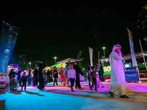 وأتاحت منطقة "التسوق" أحد المناطق المتخصصة في المهرجان هذا العام، للجمهور فرصة شراء الهدايا التذكارية والكثير من المنتجات التي لا تتوفر في مناطق التسوق التقليدية.