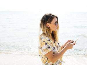The study predicts that holiday-goers in the summer will spend up to 26 hours a week on their smartphone. (Pixabay)