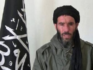  مقتل القيادي بالقاعدة مختار بلمختار بغارة أميركية في ليبيا