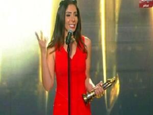 منى زكي تحظى بجائزة افضل ممثلة ضمن جوائز السينما العربية