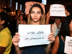 تبرئة مغربيتين تحاكمان بسبب ارتدائهما تنورة في سوق عامة
