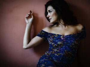 She recently admitted how much she loves to strip! (Beirut.com)