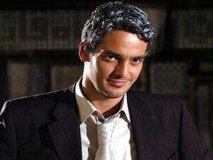 خالد أبو النجا يصدم جمهوره بصوره العارية تماما