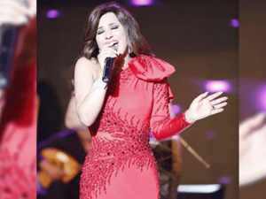 إطلالات نجوى بفساتين من المصمم الأقرب إلى قلبها نيكولا جبران  في الجزائر‎
