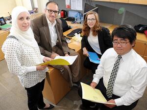 البروفسور ليث أبو رداد وباحثون من فريقه